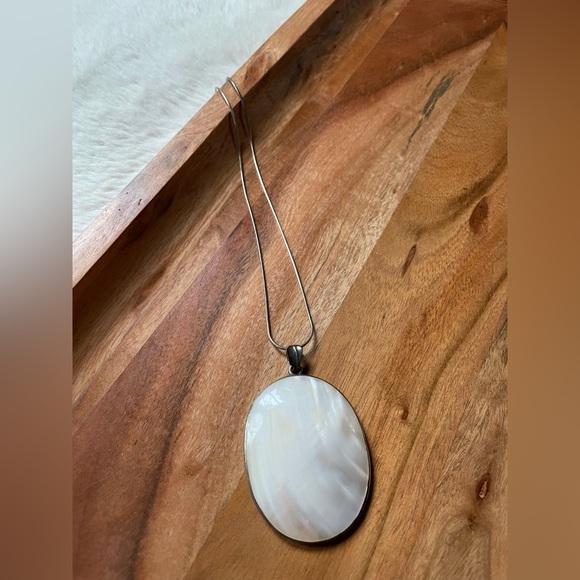 Vintage | Mother Of Pearl Statement Necklace - Picture 7 of 17